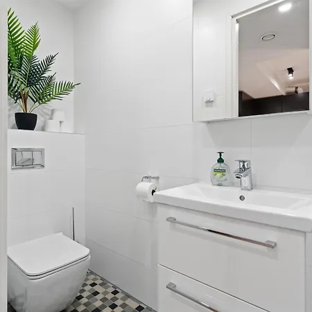 Modern In Tallinn, Telliskivi Apartment *